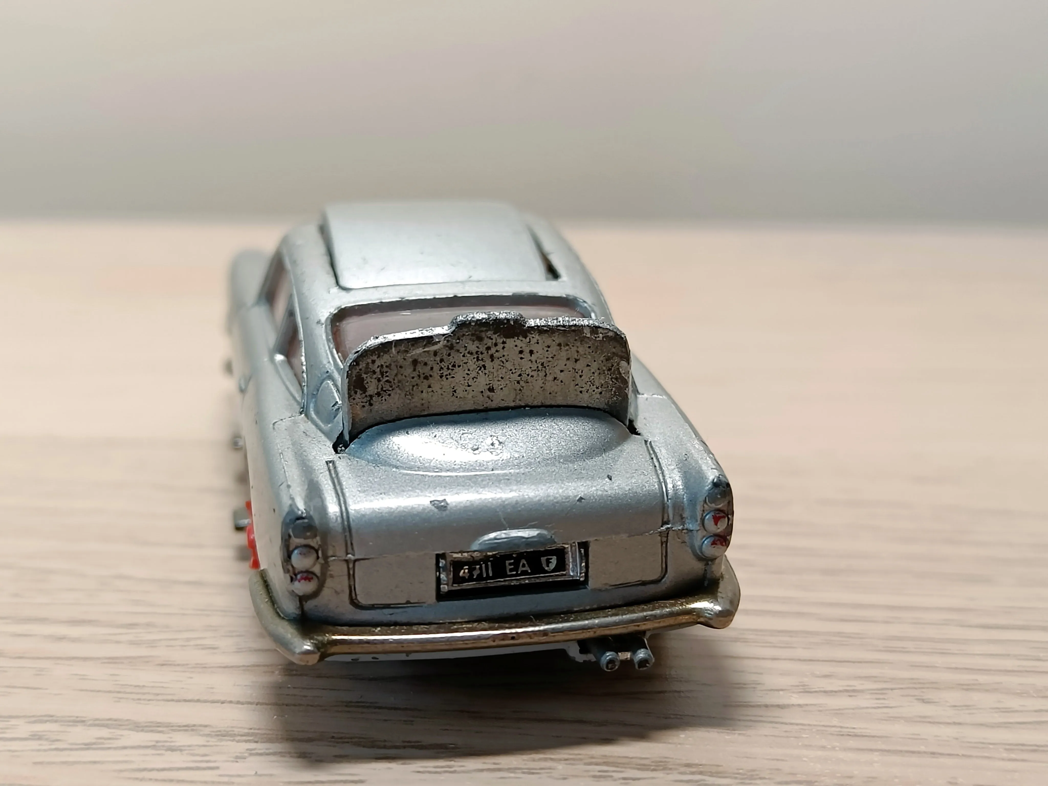 270 James Bond Aston Martin DB5 silver (rare 1976 edition)