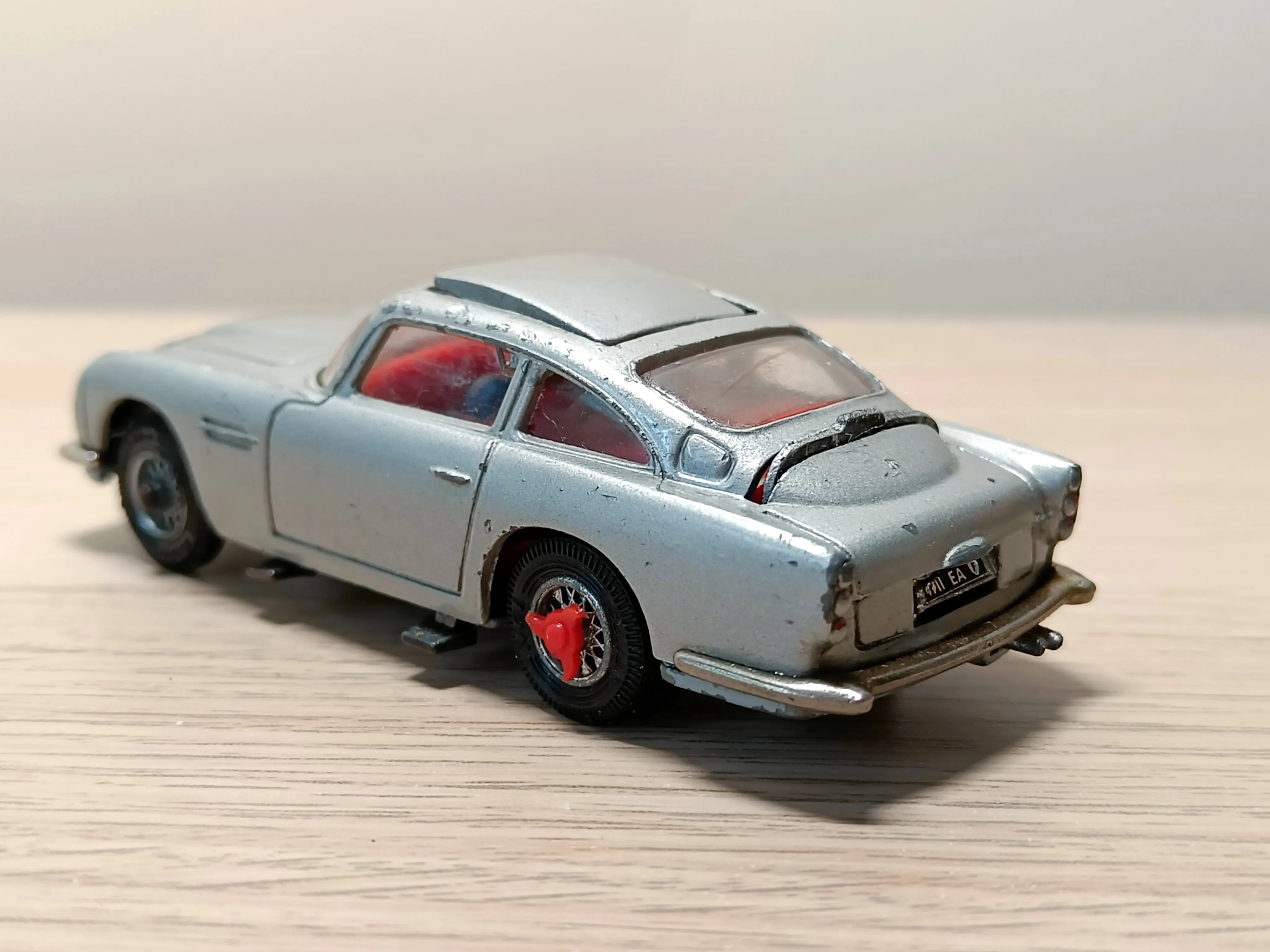 270 James Bond Aston Martin DB5 silver (rare 1976 edition)