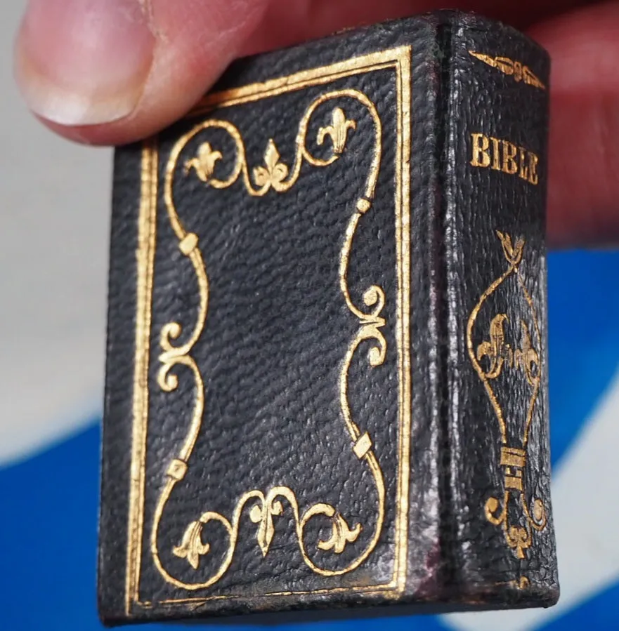 Bible in Miniature or a Concise History of both Testaments. >>MINIATURE BOOK/THUMB BIBLE<< Publication Date: 1845 CONDITION: VERY GOOD