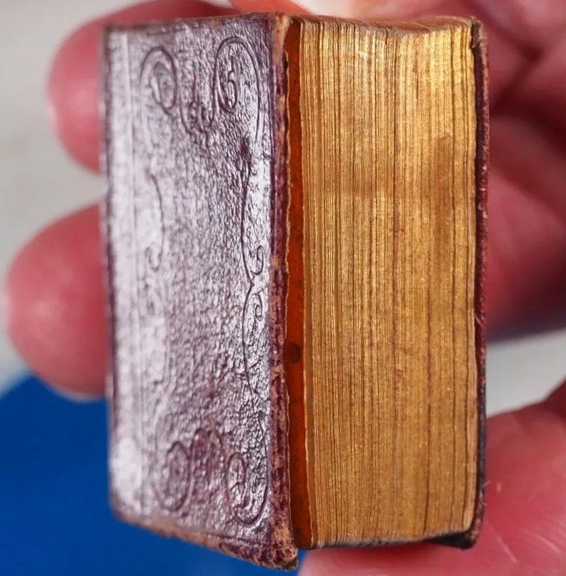 Bible in Miniature or a Concise History of both Testaments. >>MINIATURE BOOK/THUMB BIBLE<< Publication Date: 1845 Condition: Very Good