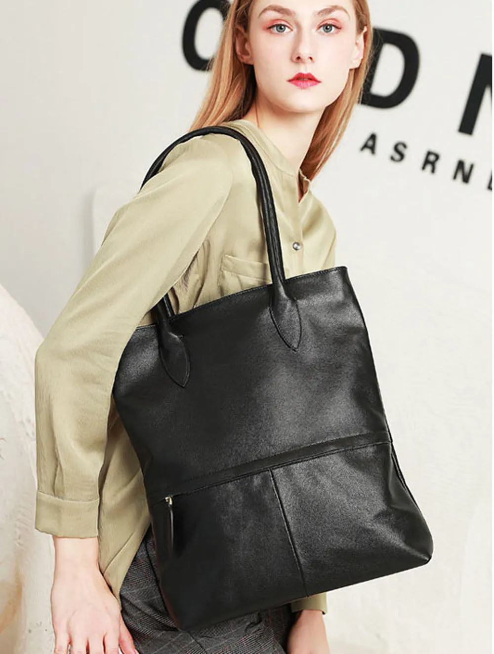 Black Shoulder Ladies Bag