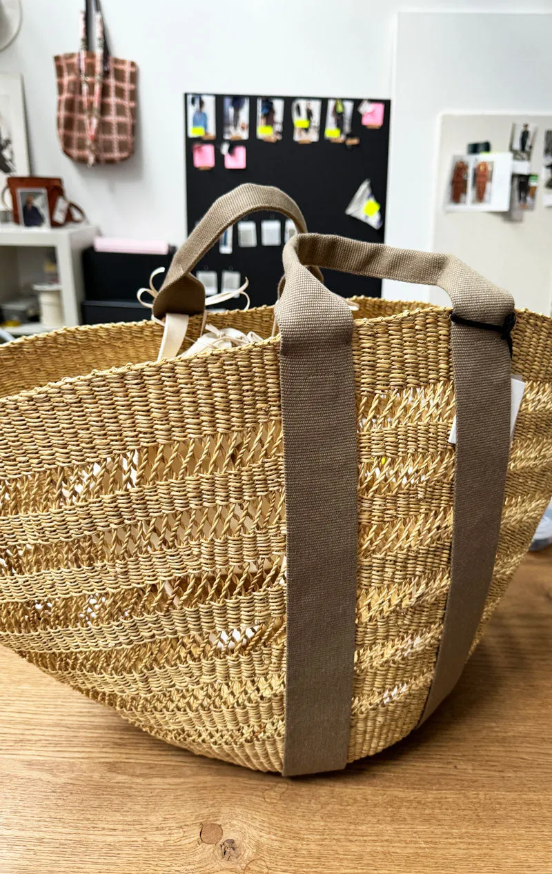 Large Muun Straw bag with removable pouch