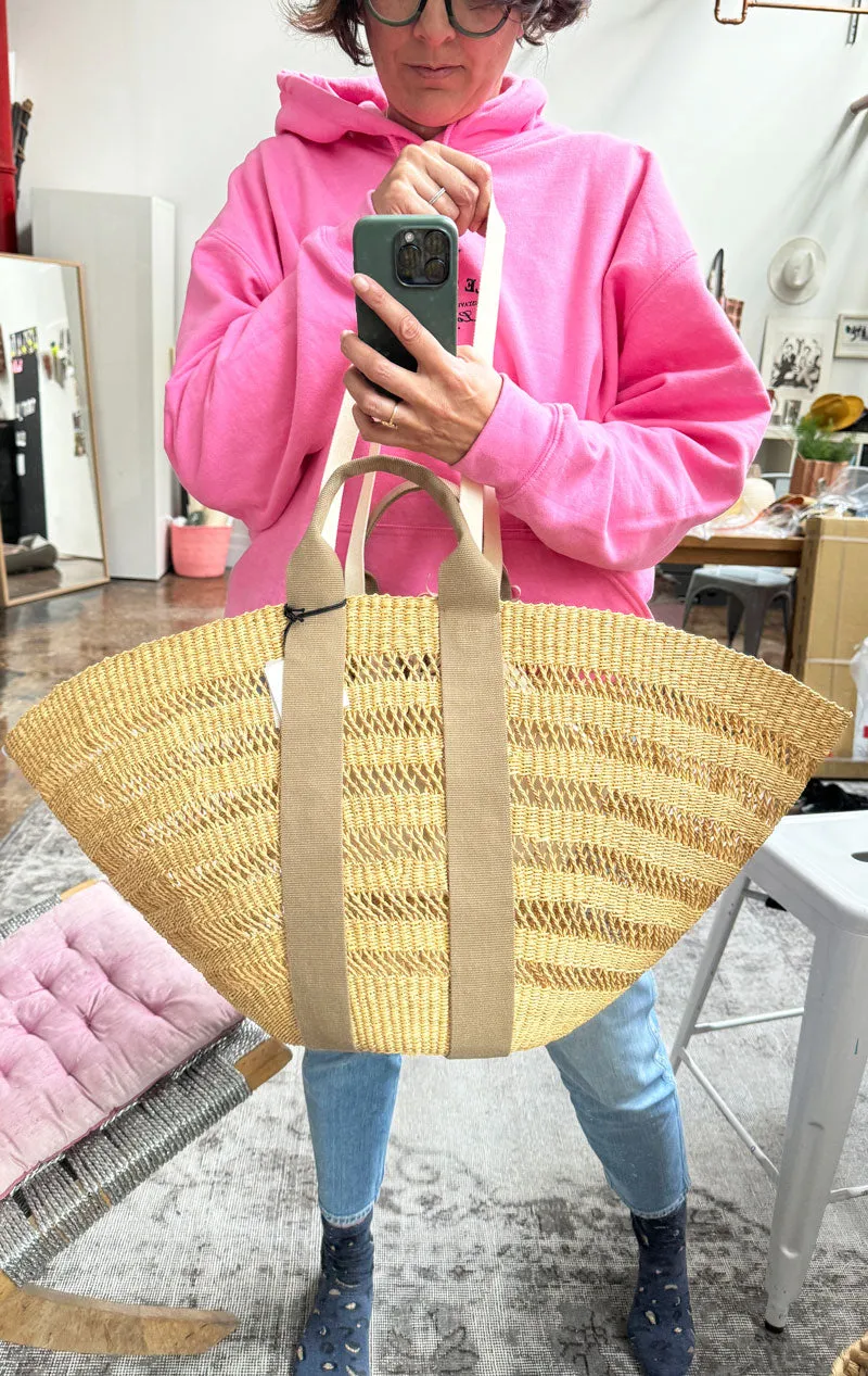 Large Muun Straw bag with removable pouch