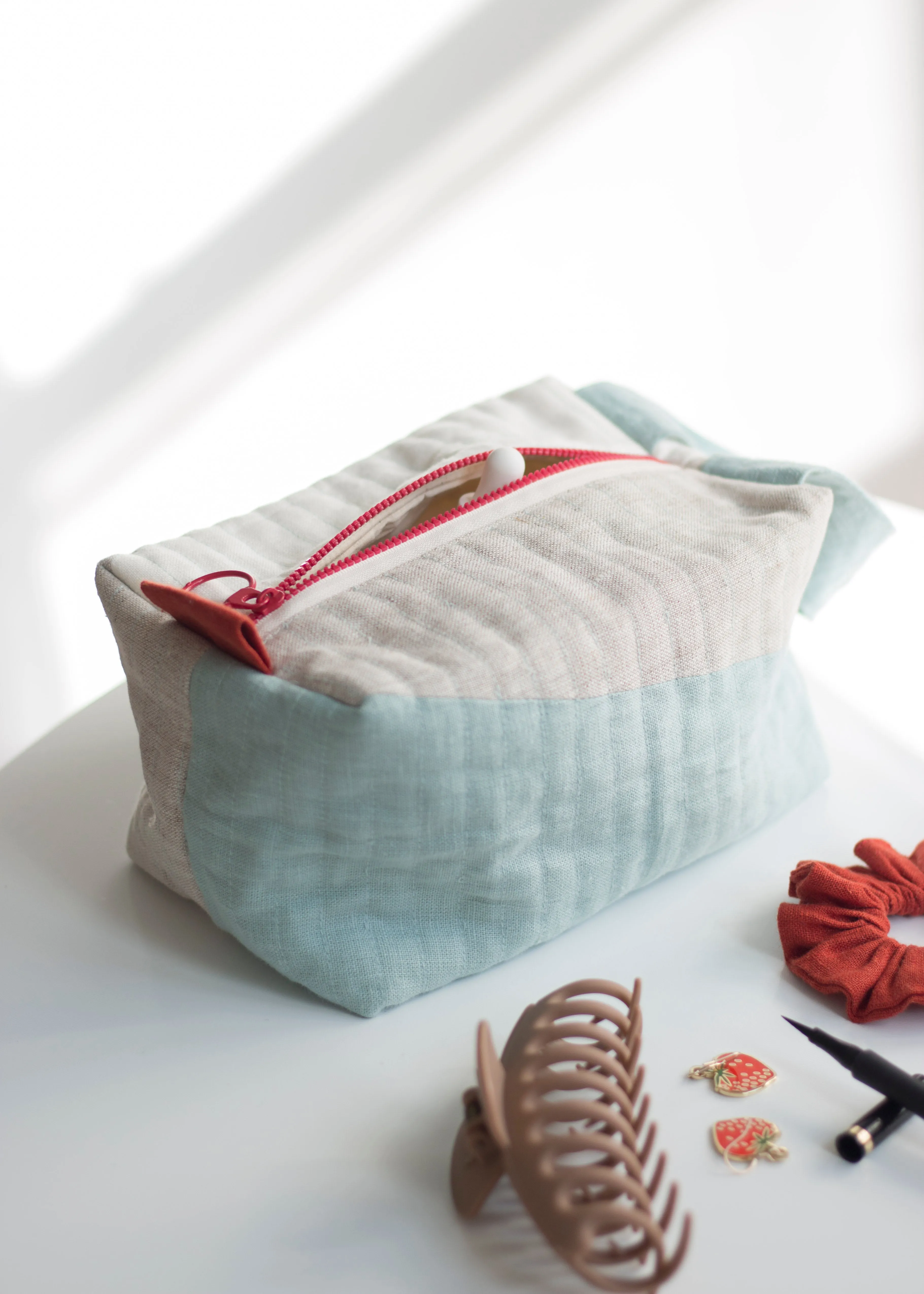 Linen Quilted Pouch (Blue Red)