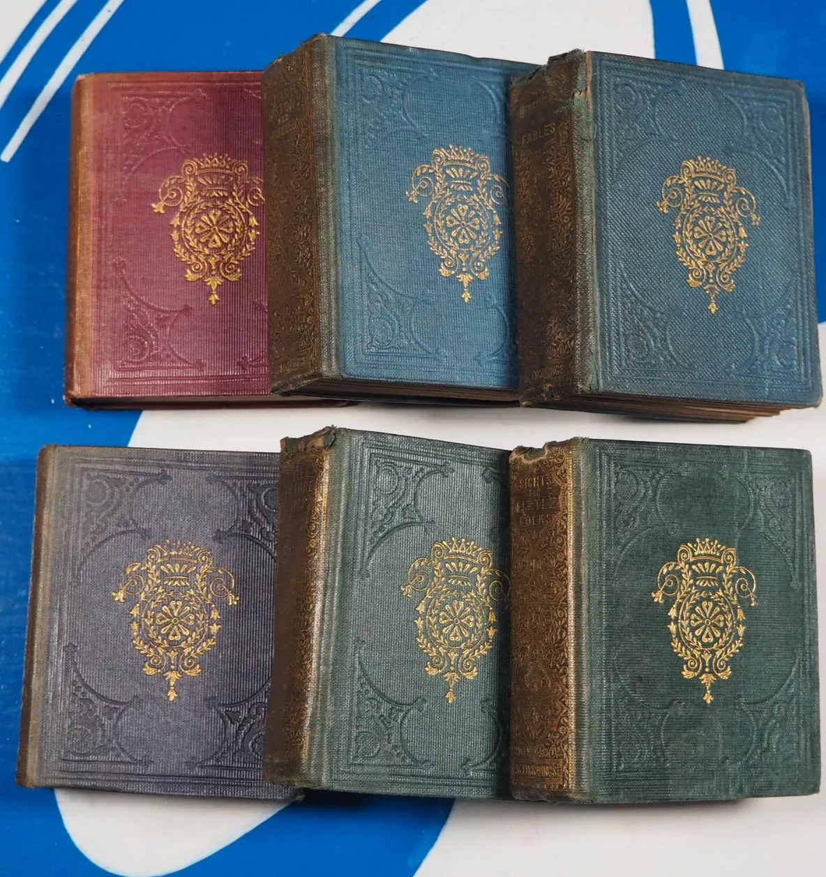 My Own Library. Tilt's Handbooks for Children.The Little Library.6 volumes.Original wooden case. ISABELLA CHILD, W.MAY AND C[harles] WILLIAMS Publication Date: 1835. >>MINIATURE BOOKS<<