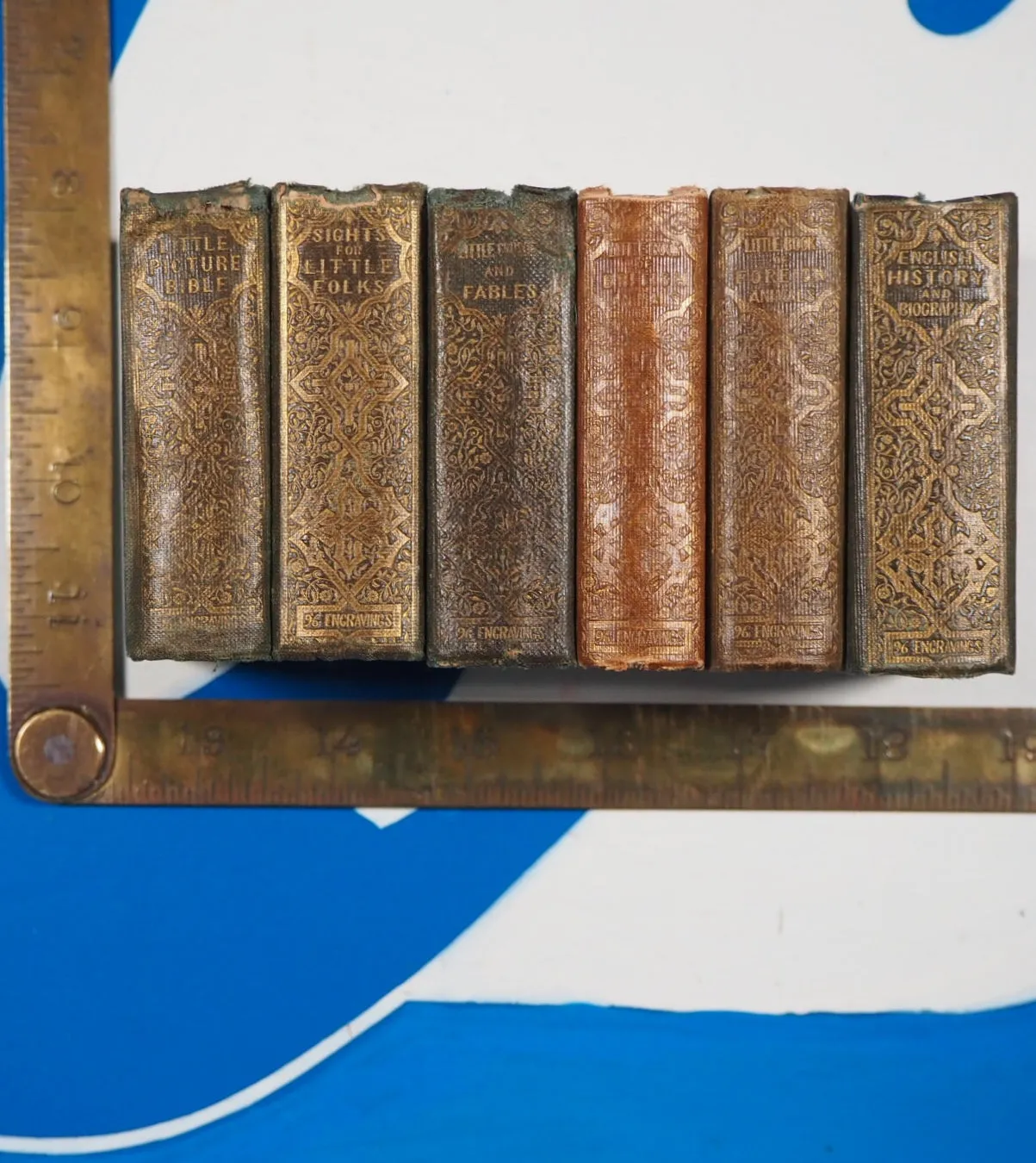 My Own Library. Tilt's Handbooks for Children.The Little Library.6 volumes.Original wooden case. ISABELLA CHILD, W.MAY AND C[harles] WILLIAMS Publication Date: 1835. >>MINIATURE BOOKS<<